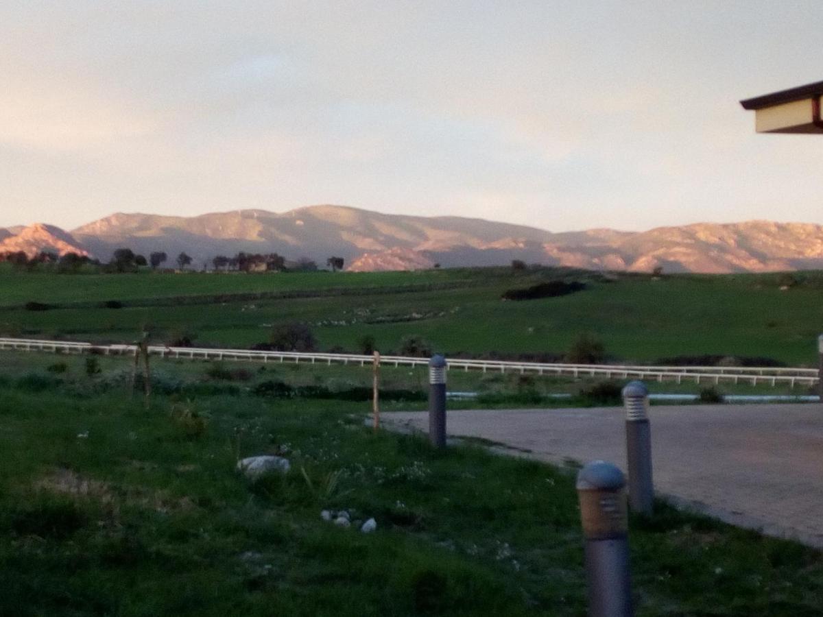 Laerru Hotel Bena E Traes מראה חיצוני תמונה