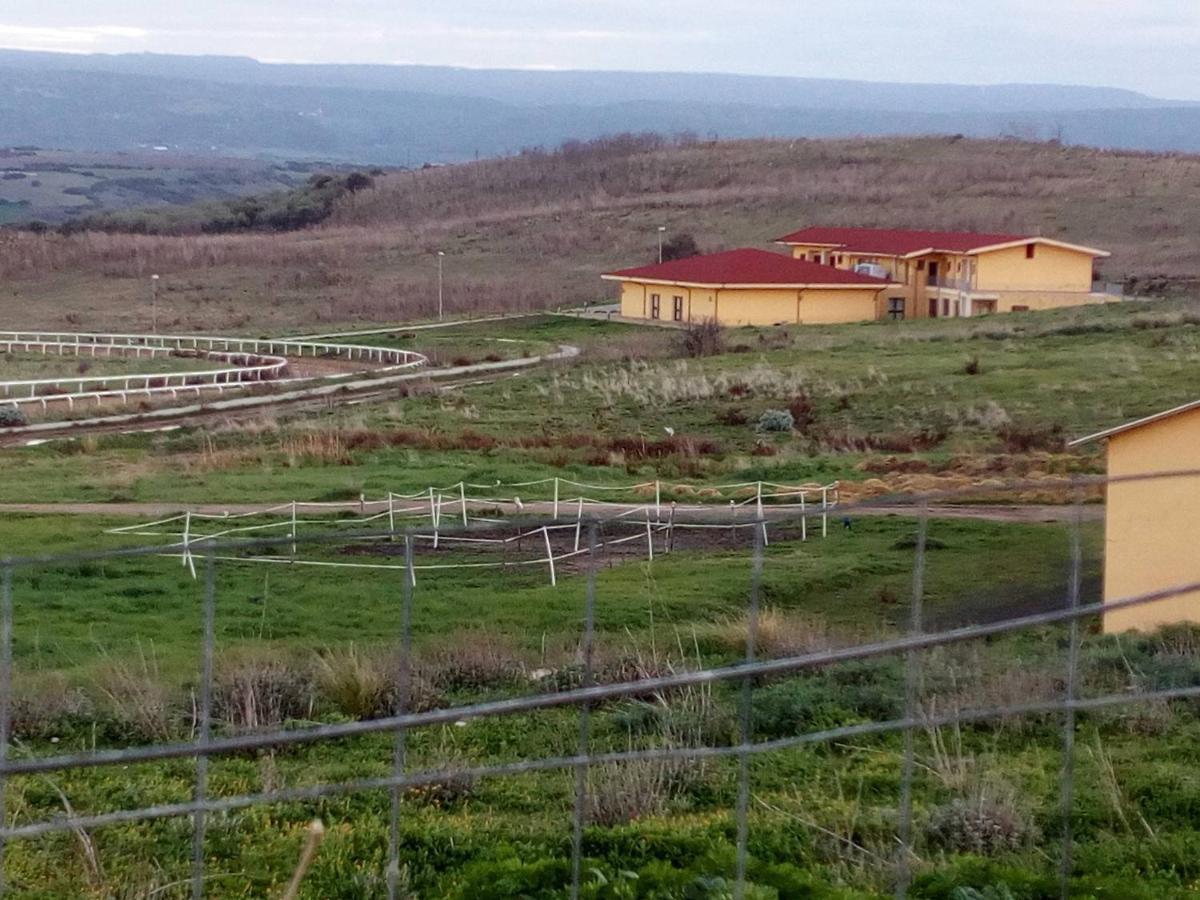 Laerru Hotel Bena E Traes מראה חיצוני תמונה